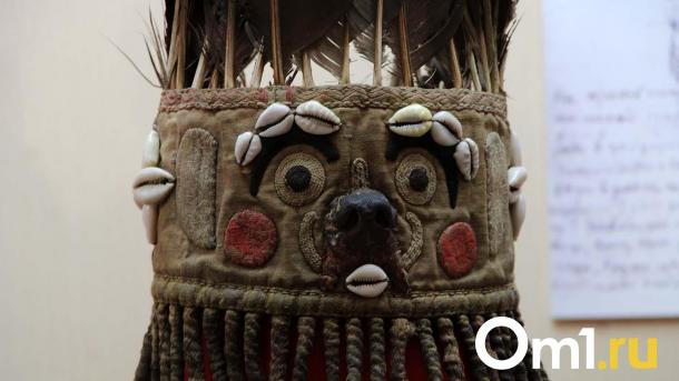 В Омском краеведческом музее открыли выставку под звуки шаманского бубна