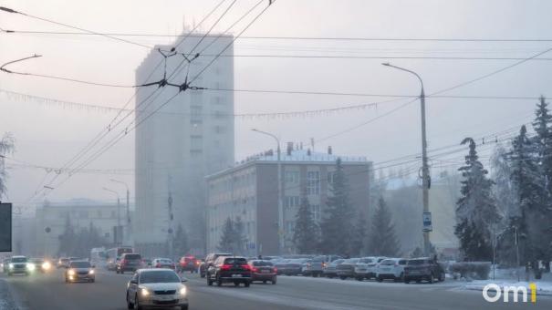 «Всё дерёт в горле». Ночью Омск снова окутали едкие химические выбросы