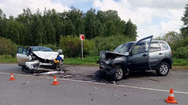 В лобовом столкновении под Шербакулем пострадали пятеро