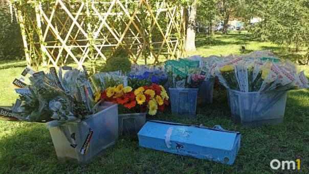 Омские агрономы делают последние штрихи перед открытием «Флоры». ФОТО