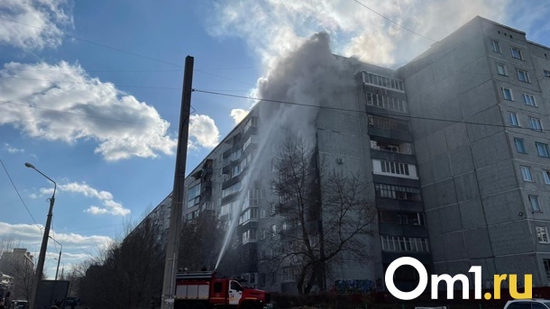 В Омске на Левобережье горят две квартиры – ФОТО