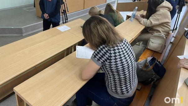 В Омске 25 выпускников школ сдали ЕГЭ на 100 баллов