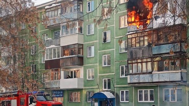 Трёхдневный труп мужчины нашли при пожаре в пятиэтажке Новосибирска