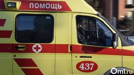 Труп мужчины нашли в многоквартирном доме в Новосибирске