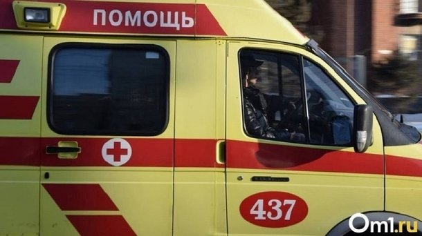Труп мужчины нашли в многоквартирном доме в Новосибирске