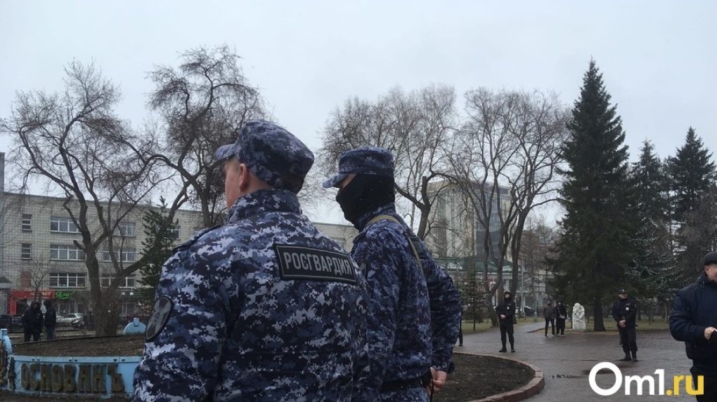 Не смог назвать своё имя и адрес: в Омске росгвардейцы помогли вернуться домой 10-летнему мальчику