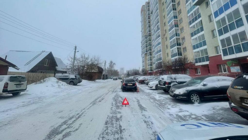 В Новосибирске водитель сбил ребёнка на улице Костычева