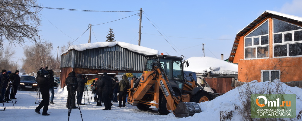 Фоторепортаж: в Омске по жалобе соседей снесли автосервис