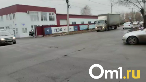 «Можем стоять 10 минут». Омичи жалуются на отсутствие пешеходных переходов
