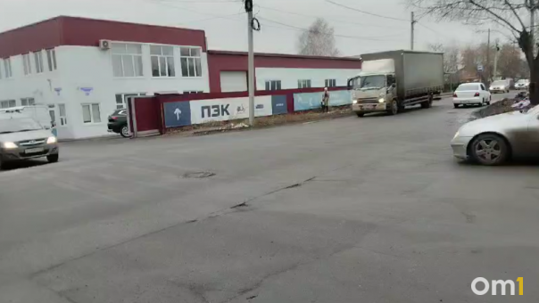«Можем стоять 10 минут». Омичи жалуются на отсутствие пешеходных переходов