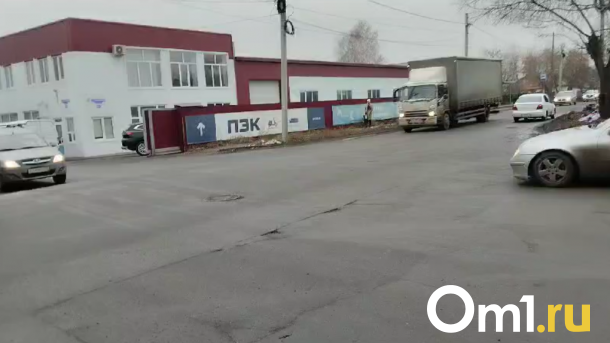 «Можем стоять 10 минут». Омичи жалуются на отсутствие пешеходных переходов