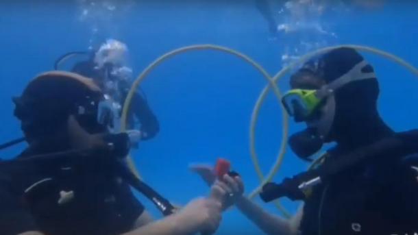 «Заплакала от счастья»: боец СВО из Новосибирска сделал предложение своей возлюбленной под водой