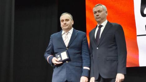 Губернатор Травников поблагодарил новосибирских железнодорожников за развитие отрасли