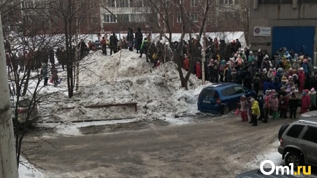 Срочно! Шесть новосибирских школ эвакуировали из-за угрозы взрыва (обновляется)
