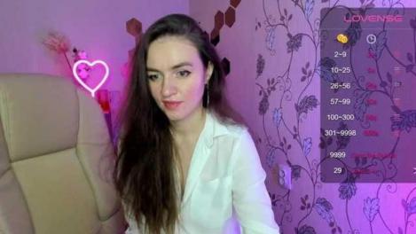Жительница Новосибирска пошла в вебкам из-за «доставщика памперсов»