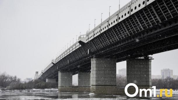 На омском метромосту обновят разметку за три миллиона