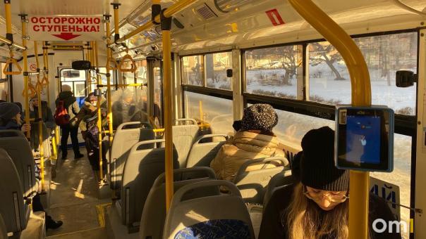 Омские депутаты придумают наказание для детей, которые ездят в автобусах бесплатно