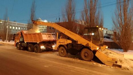 В Омске за прошедшие сутки вывезли с дорог более 6 000 кубометров снега