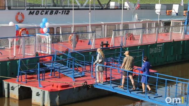 Омичи пожаловались на вечерний рейс теплохода, и его отменили
