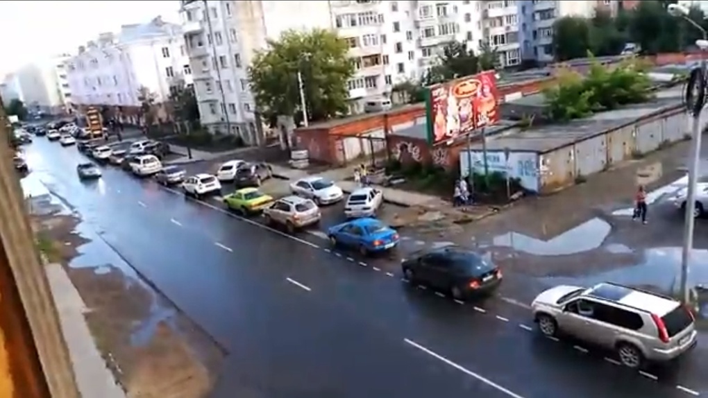 В Омске на улице Пушкина из-за новой разметки образовалась пробка