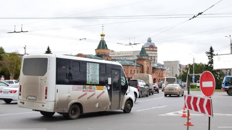 В Омске на два дня изменят схему движения общественного транспорта из-за парада Победы