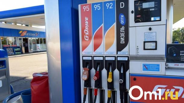 В Омске снова подорожал бензин всех марок