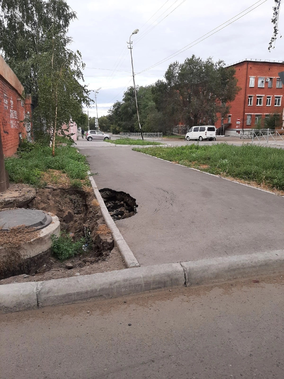 Горожанин и земля. Омск под землей. Омск ушёл под землю. Асфальт и грунтовые воды. Асфальт 1.