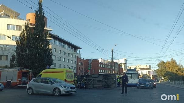 Следком возбудил уголовное дело из-за страшного ДТП с маршруткой в Омске