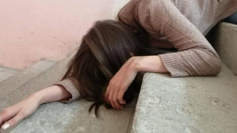 «Ей дорога на панель»: СК и прокуратура проверят новосибирца и его сожительницу после побега дочери