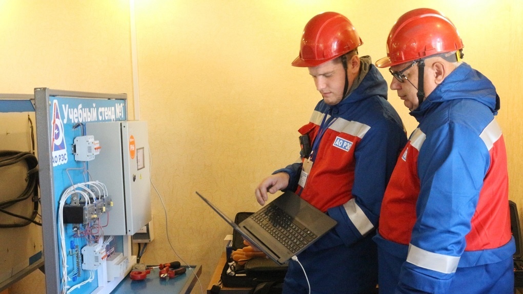 В новосибирском АО РЭС определили лучших по профессии среди специалистов по работе с потерями энергии