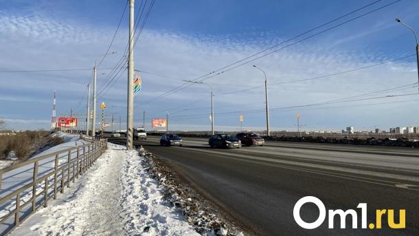 На мосту у омского Телецентра приступили к снятию старого асфальта