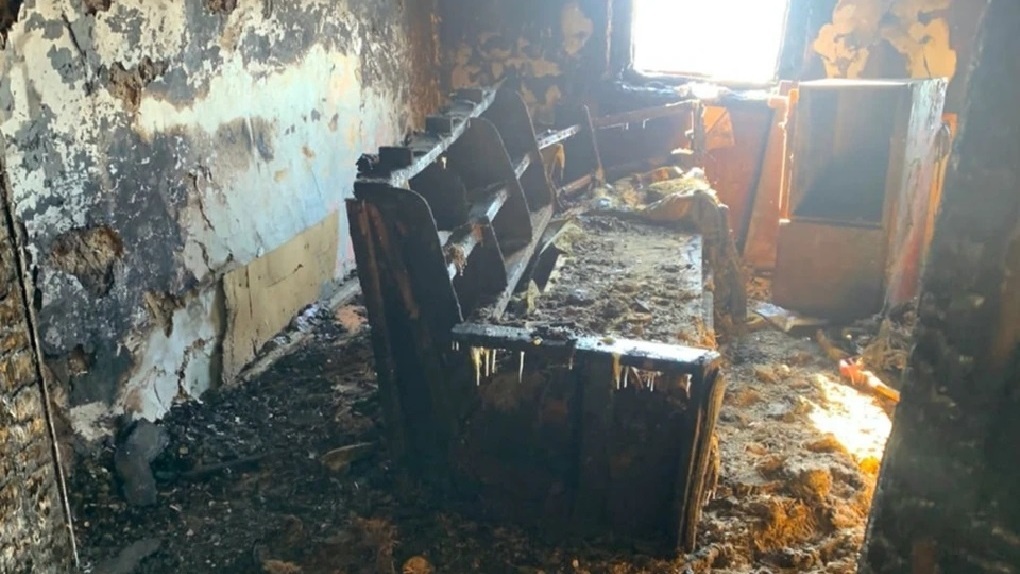 Комната в огне: 10-летний мальчик поджёг дом с отцом и шестью детьми в Новосибирской области