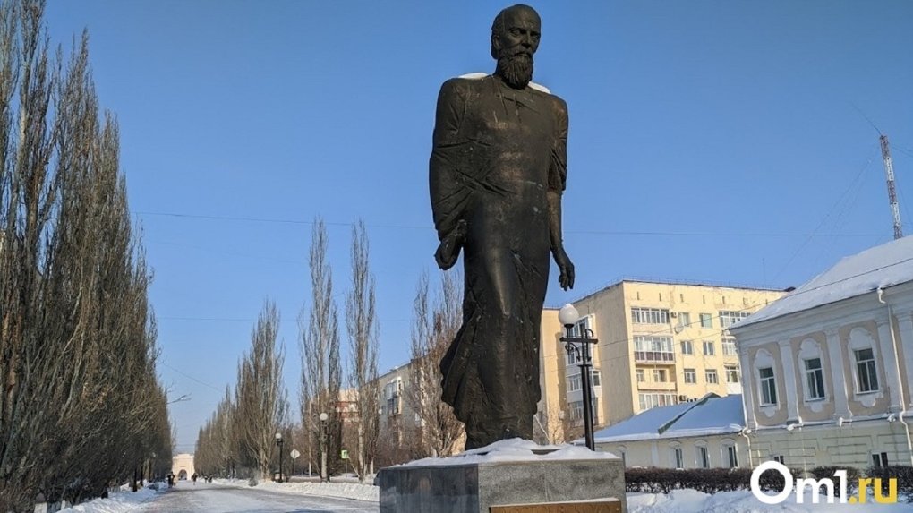 В Омске предложили передвинуть памятник Достоевскому
