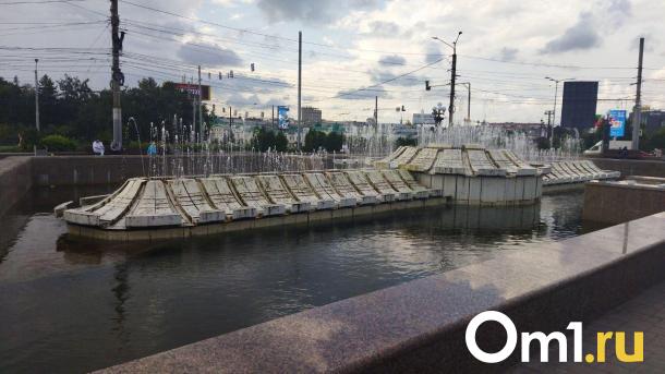 Омичей возмутил вид фонтана у музыкального театра