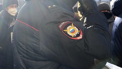 «Я от них отбивалась, а теперь благодарна»: омские полицейские спасли бабушку от телефонных мошенников