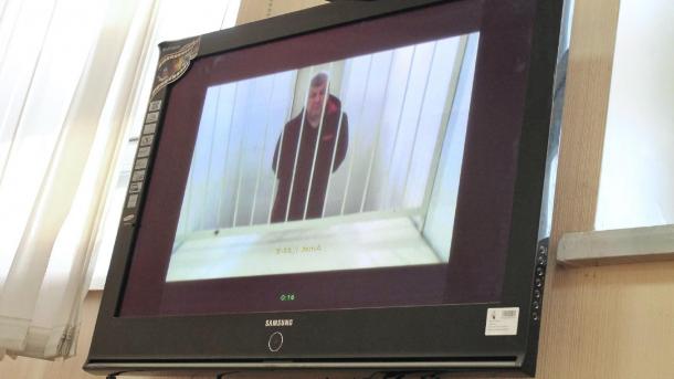 Новосибирский областной суд оставил под стражей полицейского, обвиняемого в должностных преступлениях