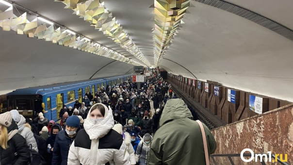 На площади Маркса в Новосибирске начали строить новый подземный переход в метро