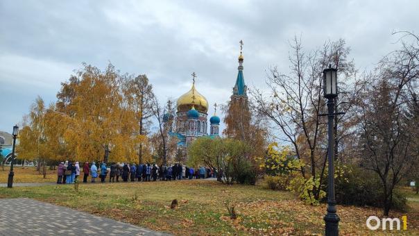 Статую Иисуса Христа на кресте в полный рост привезли в Омск