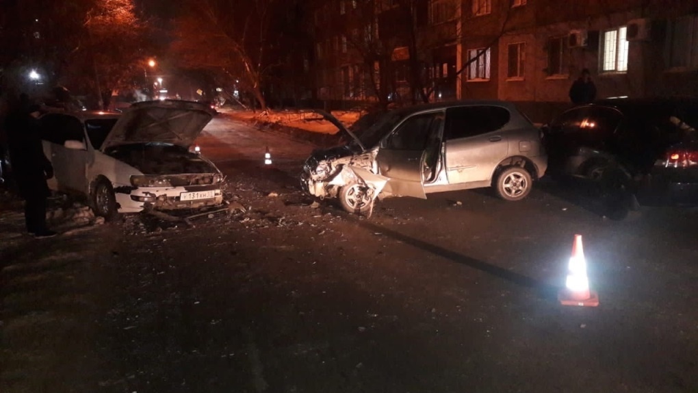Автоледи не справилась с управлением и устроила аварию в центре Омска