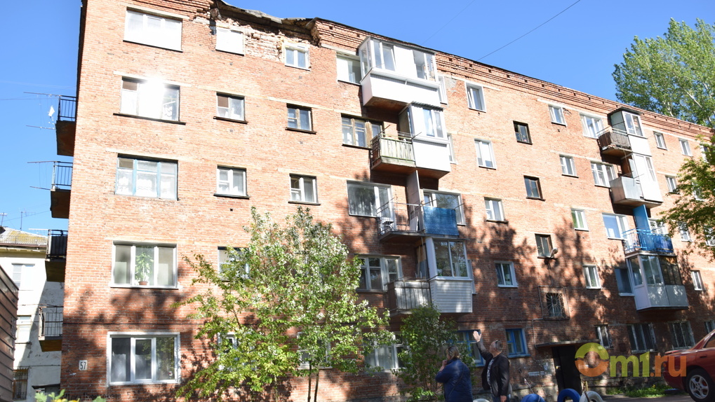 В свои квартиры вернулись жильцы омского дома, где в мае обрушилась часть стены