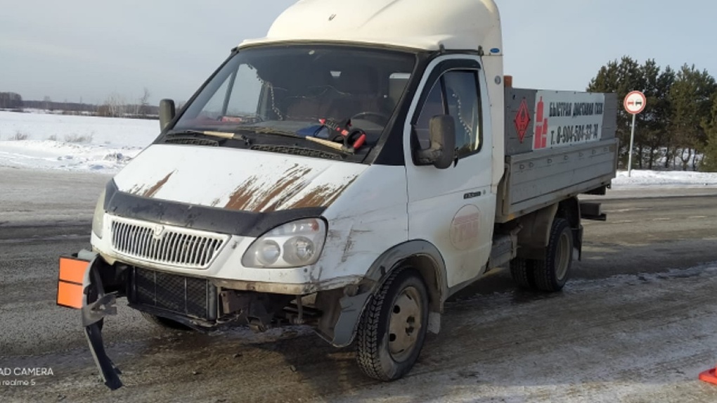 Автобус с пассажирами столкнулся с «ГАЗелью» на трассе под Омском