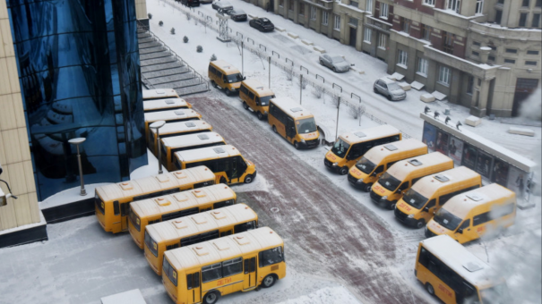 55 новых школьных автобусов получили районы Новосибирской области
