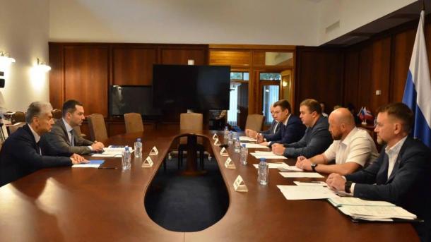 Хоценко договорился о подключении Омск-Фёдоровки к электричеству