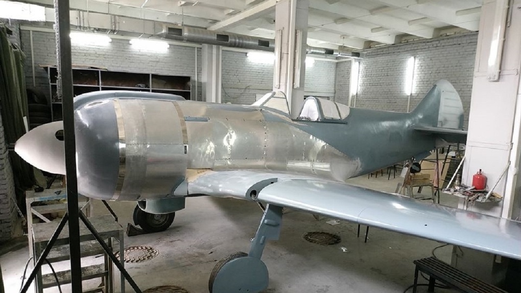 В Новосибирске восстанавливают легендарный военный самолёт