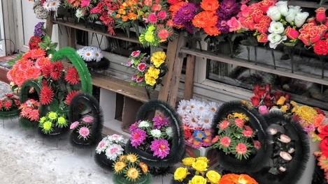 Всех в одну могилу. В Омской области похоронили семью, убийство которой организовала старшая дочь