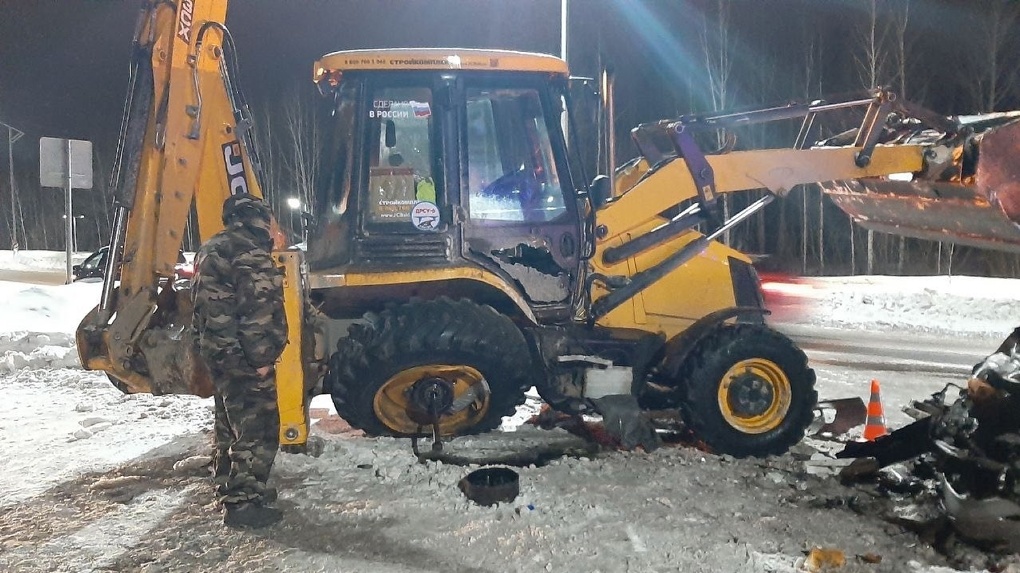 Легковушка врезалась в грейдер: двое омичей погибли в автоаварии в Тобольске