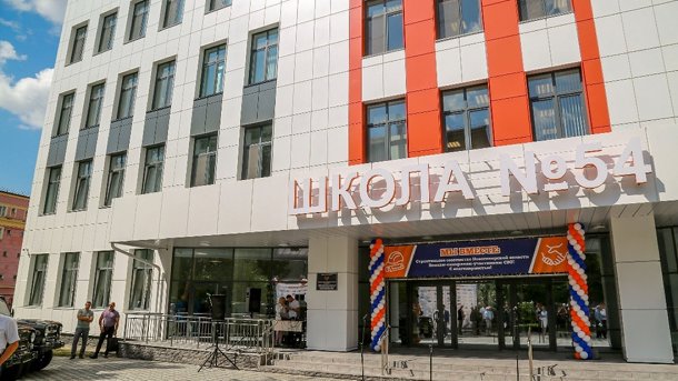 Мэр Новосибирска Локоть осмотрел новое здание школы №54 в Центральном районе