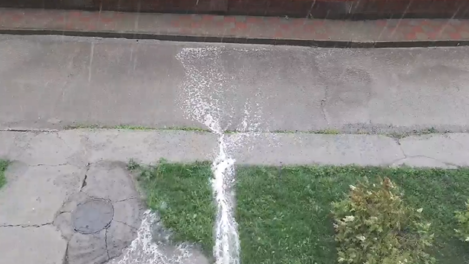 Дождь с градом накрыл правый берег Новосибирска