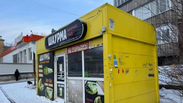 В Новосибирске снесли два незаконных торговых павильона