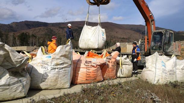150 тонн стекла отправили на переработку из Сахалина в Новосибирск